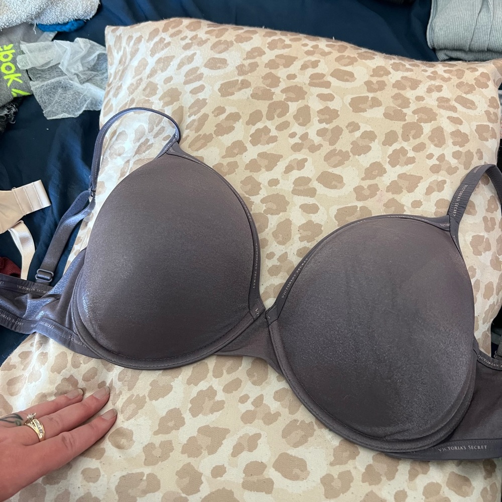 Victoria secret gray bra 36 DDD.